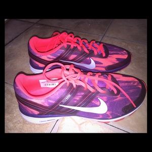 Nike running shoes, size 8, excellent condition!!
